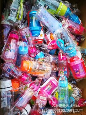 2017爆款地摊太空杯 摔不破、带录音广告，5元模式引爆日用品批发市场